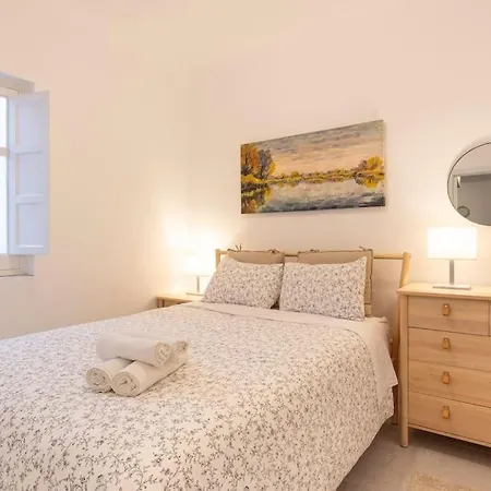 3 Bedroom Flat In Historic Centre