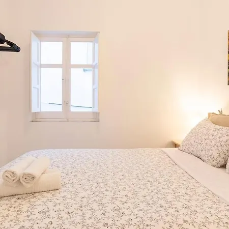 3 Bedroom Flat In Historic Centre