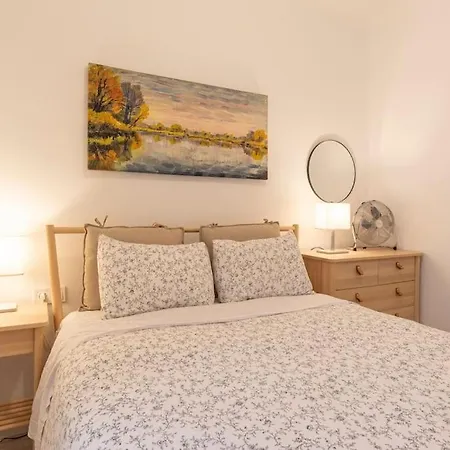 3 Bedroom Flat In Historic Centre 아파트