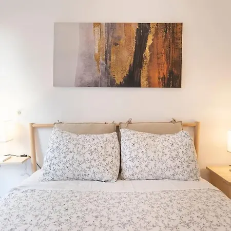 3 Bedroom Flat In Historic Centre 아파트 *