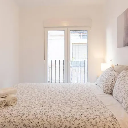 3 Bedroom Flat In Historic Centre 아파트