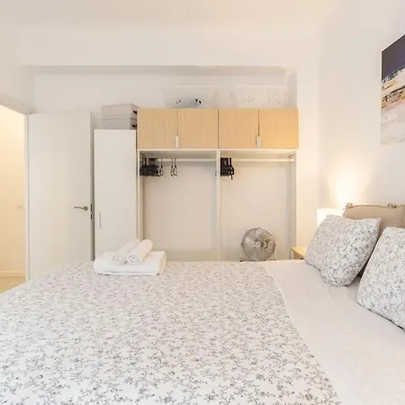 3 Bedroom Flat In Historic Centre 아파트 *